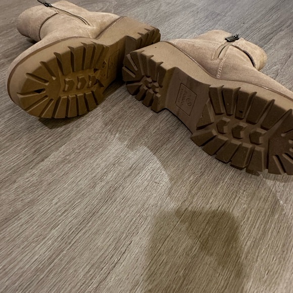 Blondo Waterproof Boots with Buckle Detail size 7 - Picture 6 of 7